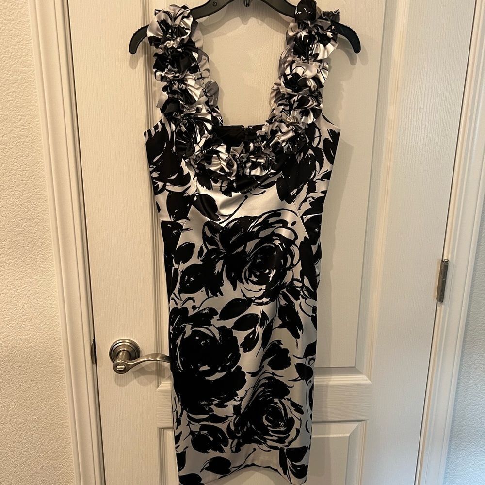 Worn once White House Black Market dress size 6